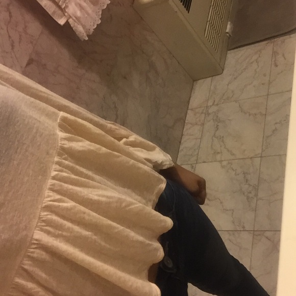 Blouse note it is a very loose kind of shirt - Picture 2 of 3