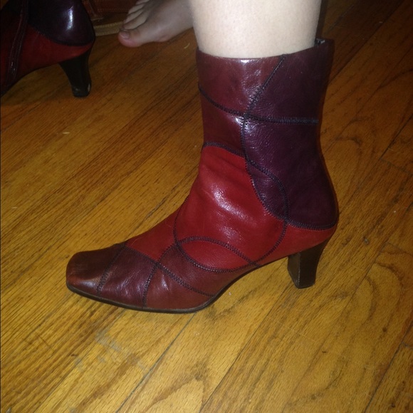 Liz Claiborne red/burgundy leather ankle boots