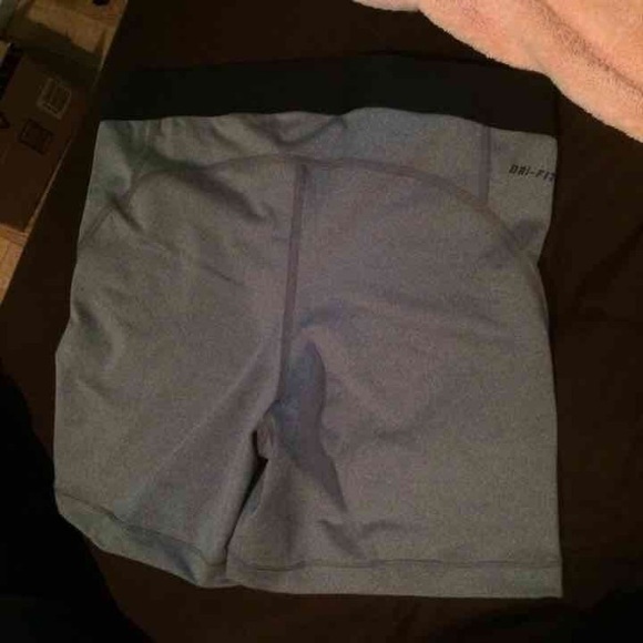 Nike pro's - Picture 2 of 3