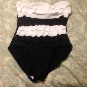 Strapless bathing suit