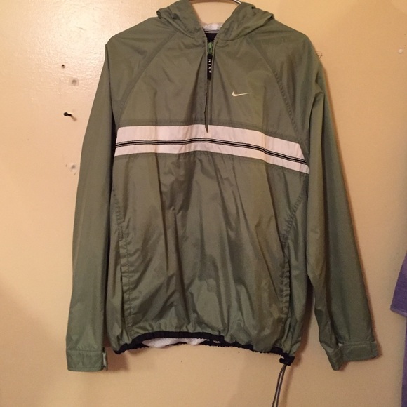 Nike Windbreaker Size Large ( 14-16 )