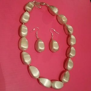Fashion necklace and earring set