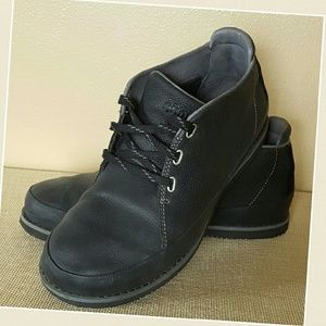 Ahnu Harris Vibram Chukka style Ankle Boots