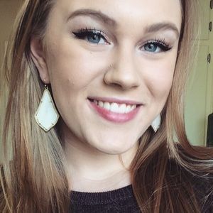 Meet your Posher, Alexandra