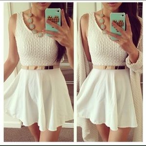 Thin gold waist belt