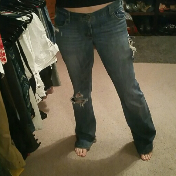 Hollister destroyed size 9