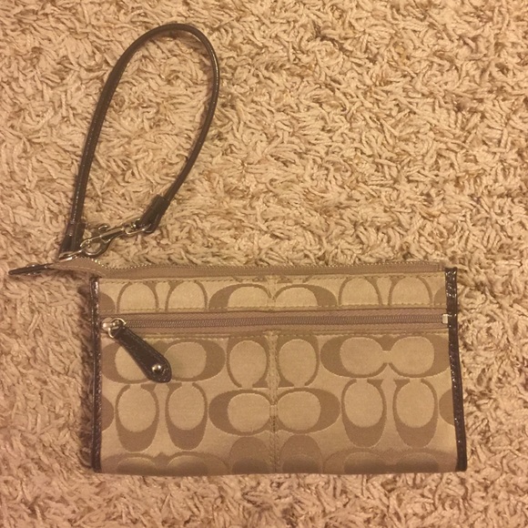 💲SOLD💲 Signature Coach Wallet/Wristlet - Picture 2 of 4