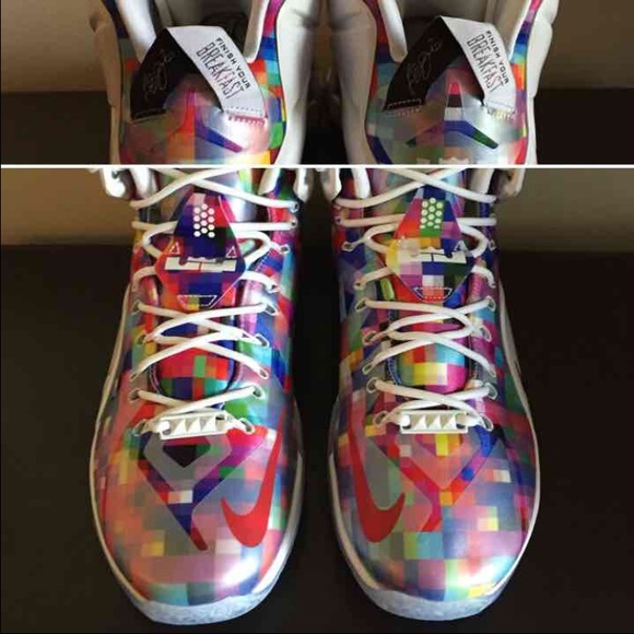 SOLD LeBron's 12 EXT "Finish Your Breakfast" 10.5 - Picture 2 of 4