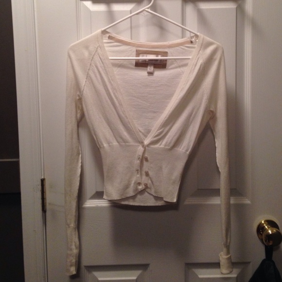 SALE! Off white half sweater