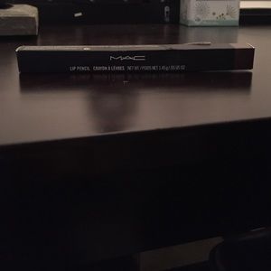 Bundle :: Mac lip Liner pencil / velvet lip stick