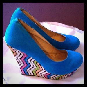 Chevron knit print heel wedge shoes