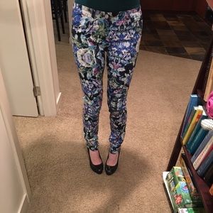 Colorful floral 7 for all Mankind jeans sz 26