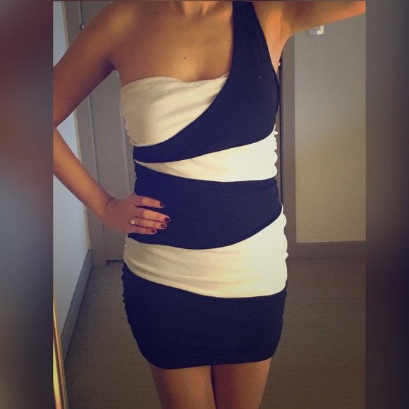 Guess Dresses & Skirts - One should party dress