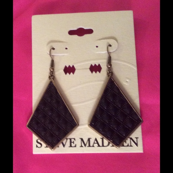 STEVE MADDEN EARRINGS AND RING SET - Picture 2 of 3