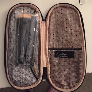 Limited edition mini foundation brushes