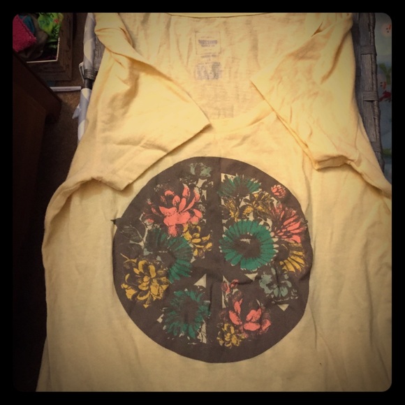 Never worn! Causal tee!