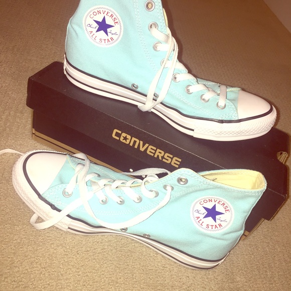 BRAND NEW CONVERSE NEVER WORN