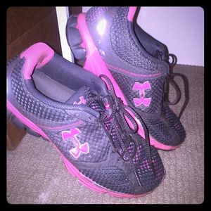 Under armour sneaks!