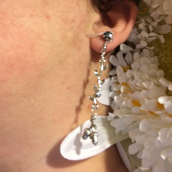 Acorn Branch Earrings - Picture 5 of 6