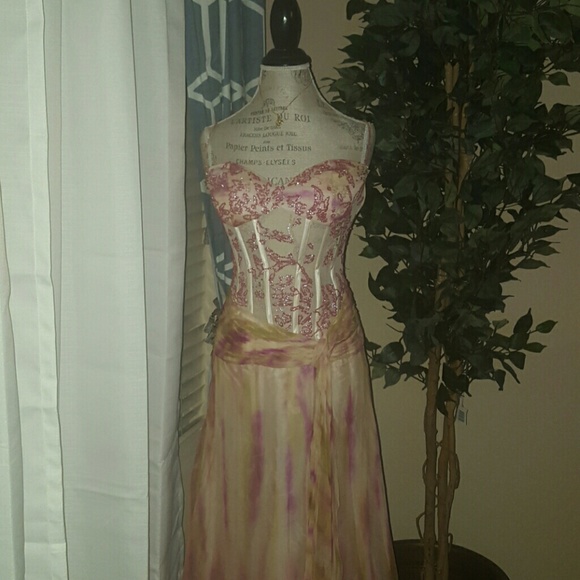 HOST PICK!๐๐Stunning pink and green corset gown - Picture 2 of 4