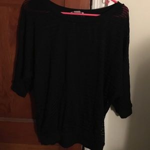 Black medium sleeve shirt