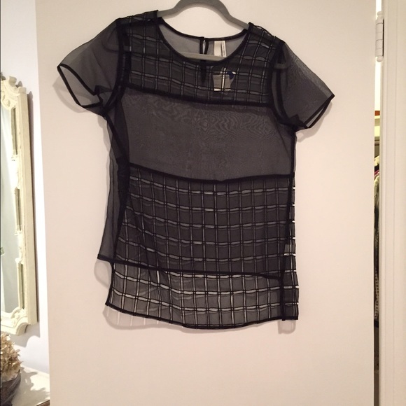 Line and dot top