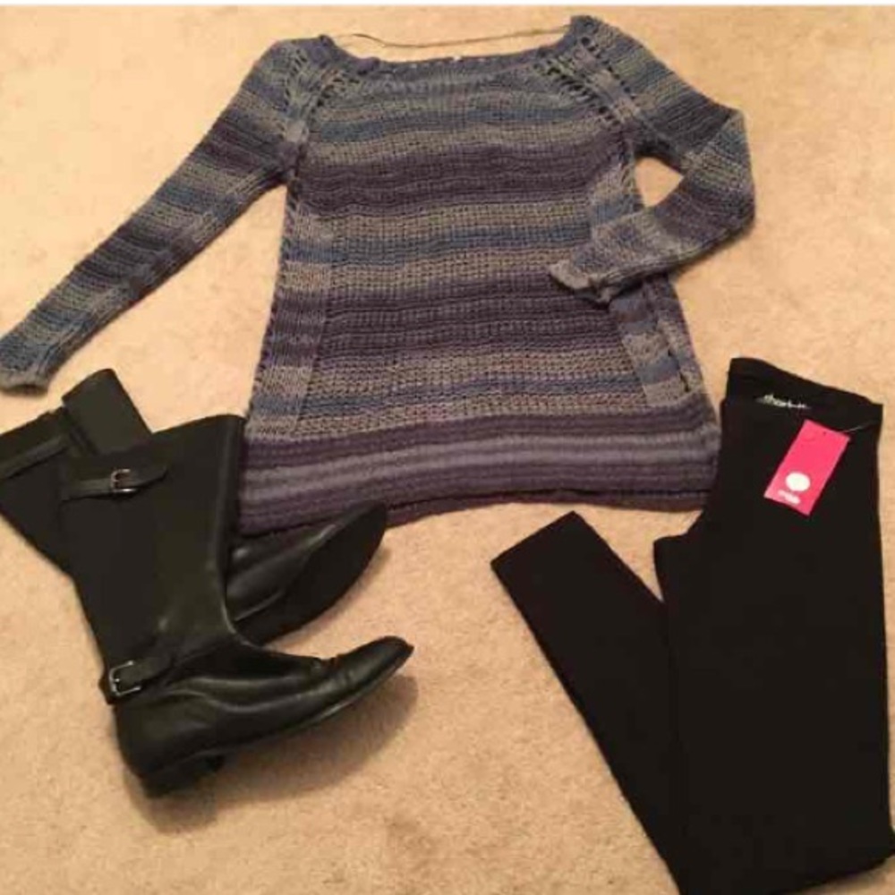 Loose Knit Tunic Length Sweater. Size M
