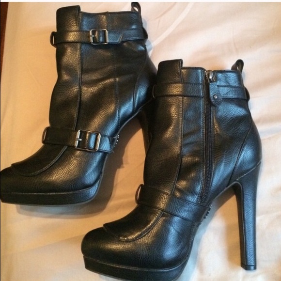 Simply vera wang  leather booties