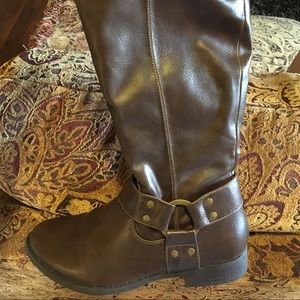 Brown boots. Size 6 1/2