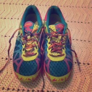 LIKE NEW Asics Gel-Noosa Tri-9 Tennis Shoes