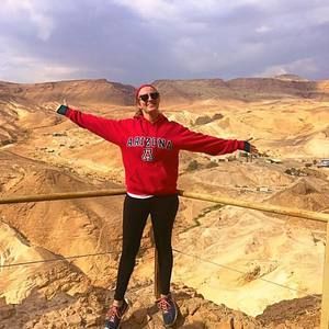 Meet your Posher, Thea