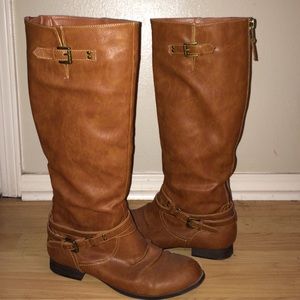 Brown ridding boots