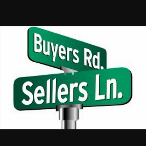 Meet your Posher, Becca - Picture 2 of 2