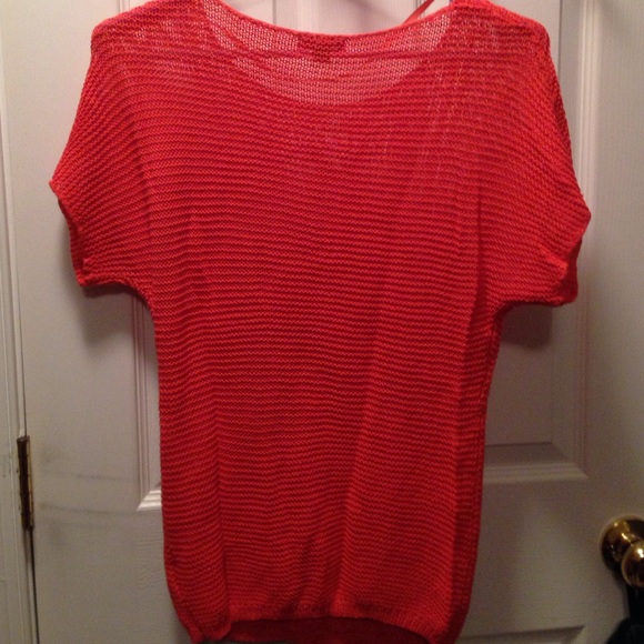 SALE! Salmon colored short sleeve sweater - Picture 3 of 4