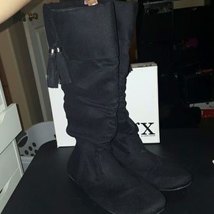 Suede black boots