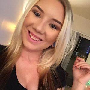 Meet your Posher, Alexis