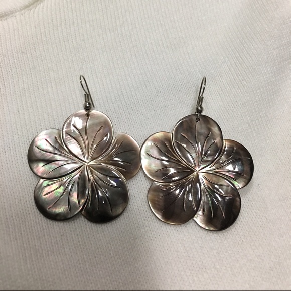 Hawaiian flower shell earrings
