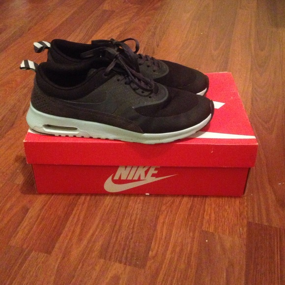 WMNS NIKE AIR MAX THEA