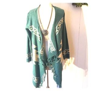 🎈Price Drop🎈Geo/Aztec print sweater