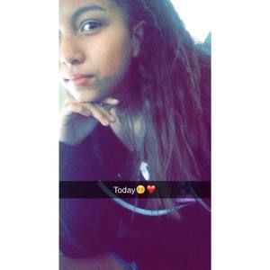 Meet your Posher, Kinitia