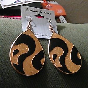 Beautiful Sparkly/Glitter Gold and Black Earrings
