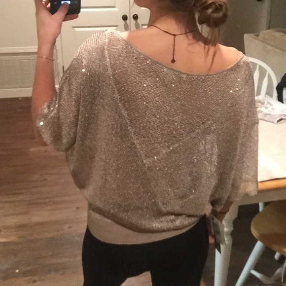 Top - Picture 2 of 3