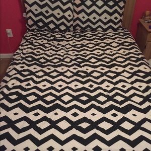 Reversible Chevron/Aztec Bedspread