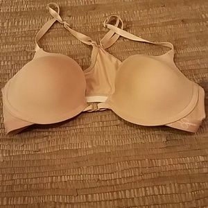 Jessica Simpson bra