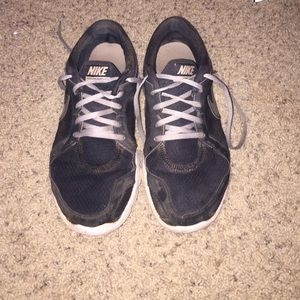 Black Nike Flex Experience Rn 2