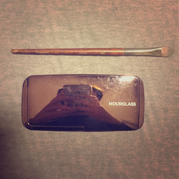 hourglass eyeshadow palette + brush