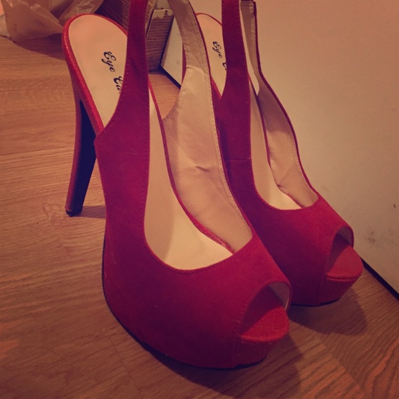 Red High Heels SZ 9