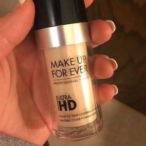 Make Up For Ever-Ultra HD foundation