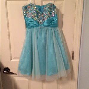Strapless formal dress