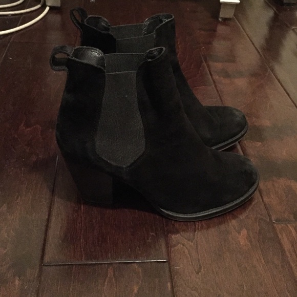 Steve Madden black suede boots sz. 8